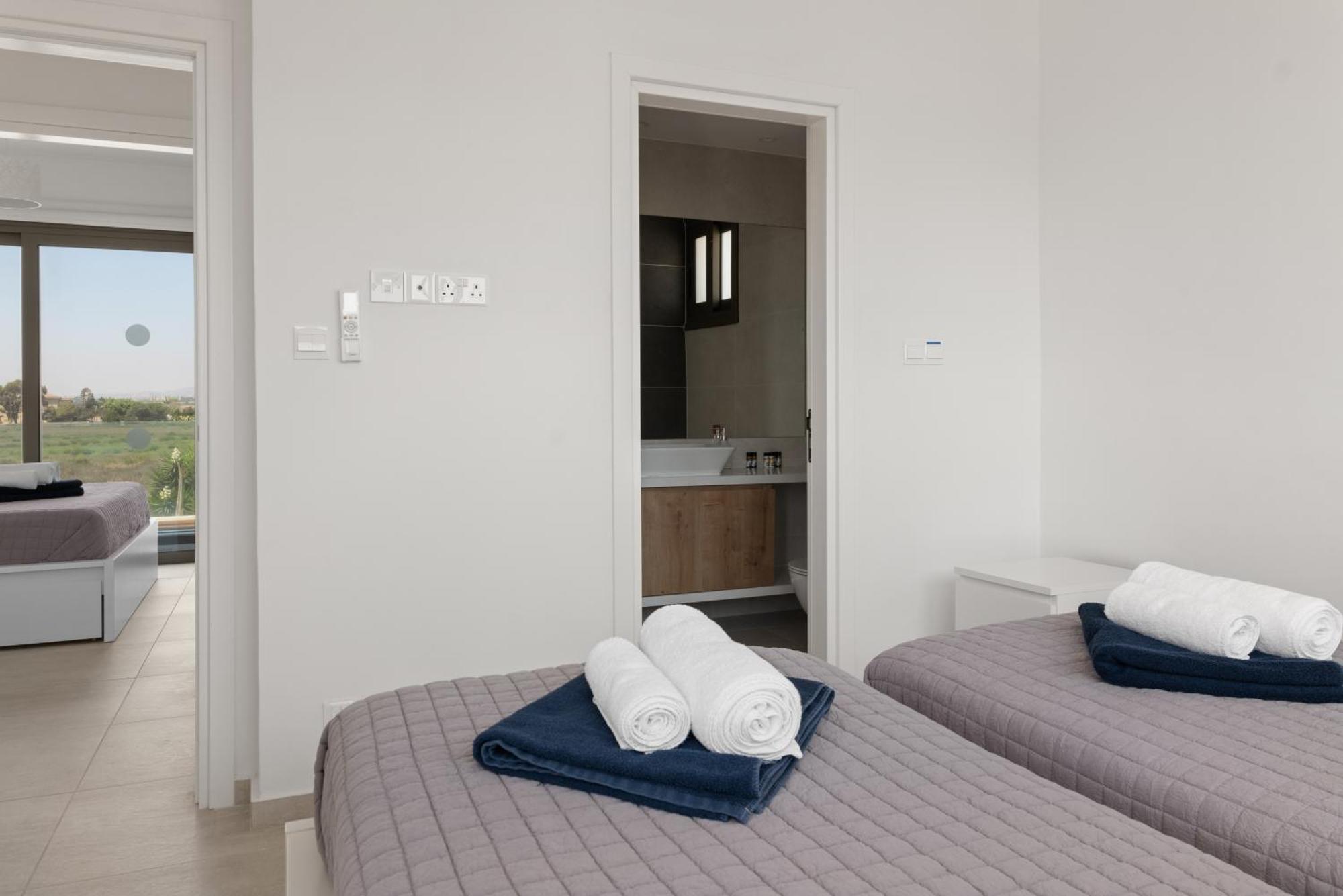 Serenity Waves Villa 17 라르나카 외부 사진